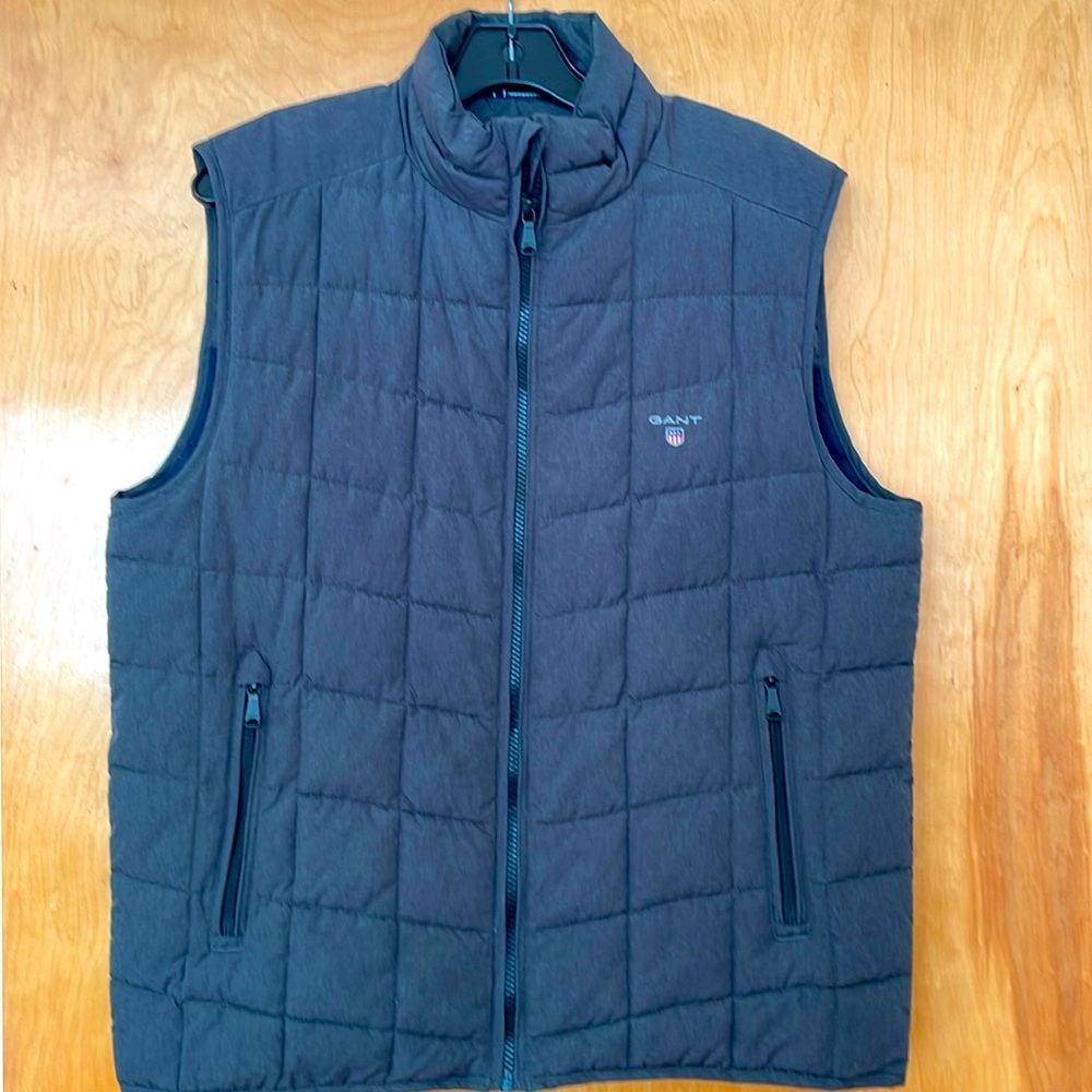 GANT Men’s Charcoal Gray  Lightweight Cloud Vest Medium
